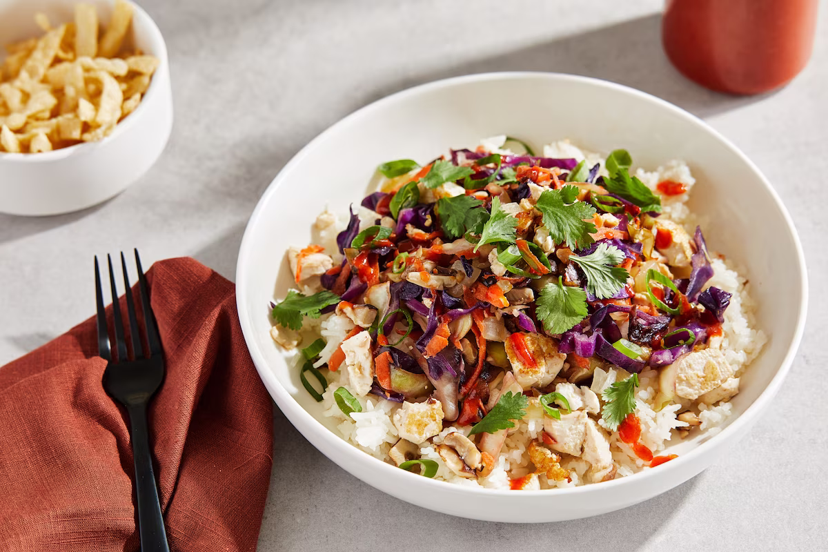 Яєчний рулет з тофу в мисці